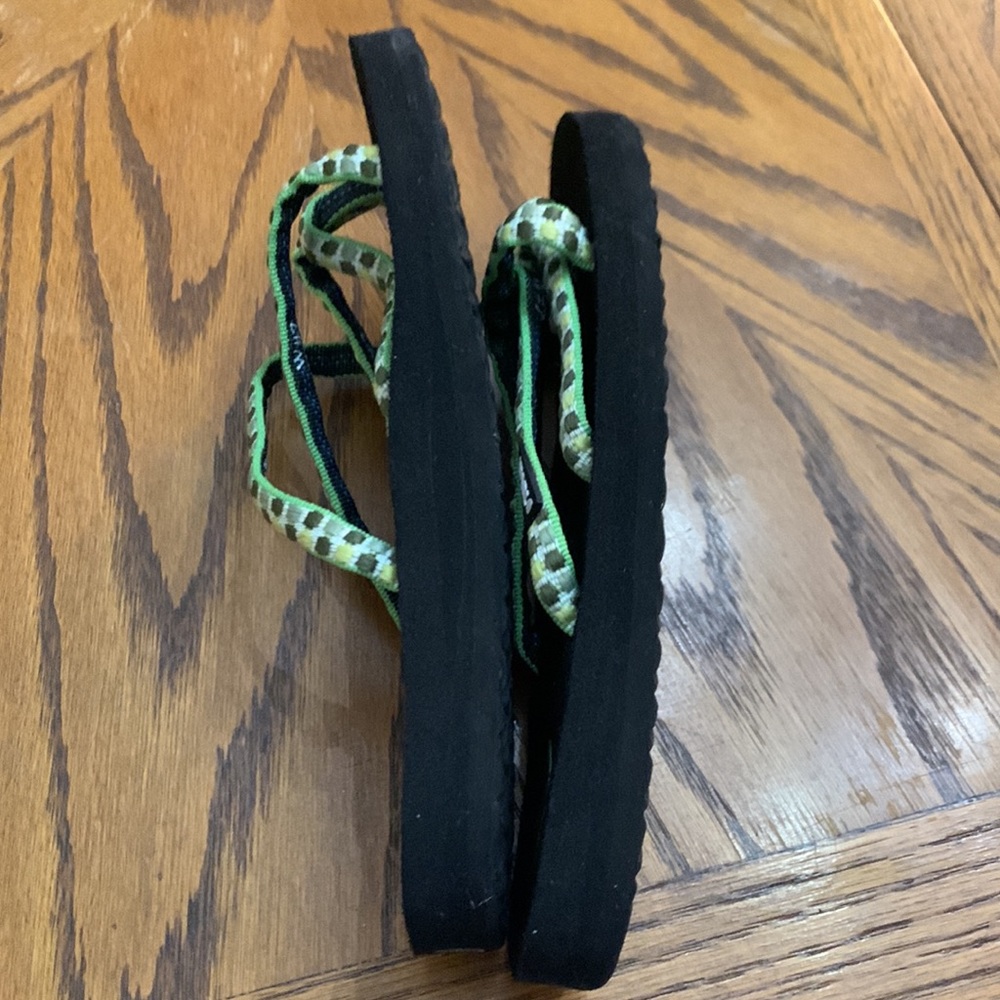 Teva Olowahu Strappy Flip Flops Green Yellow White Pattern Size 7 - Picture 10 of 12